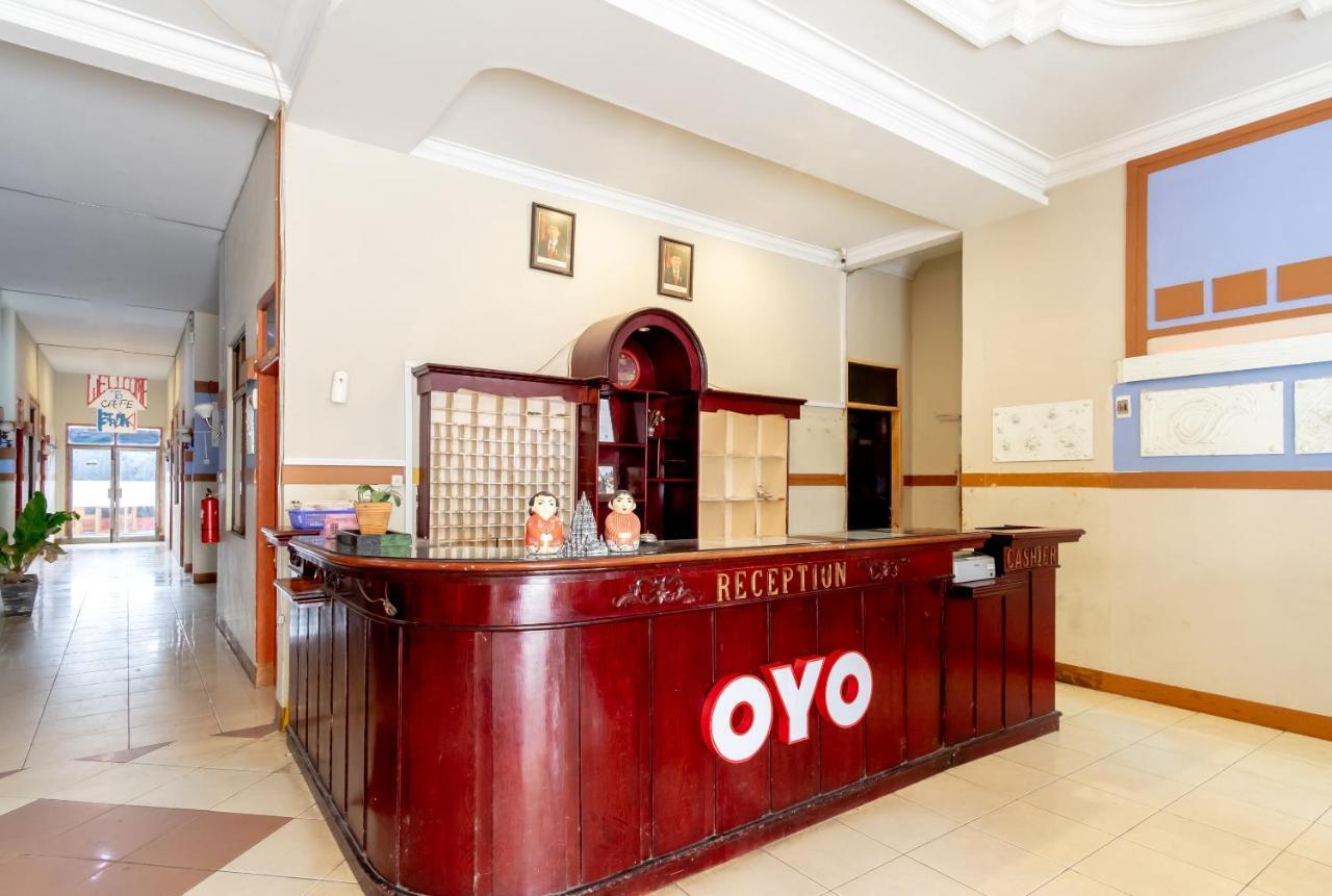 Oyo 1364 Pondok Wisata Istana XI Medan Exterior photo